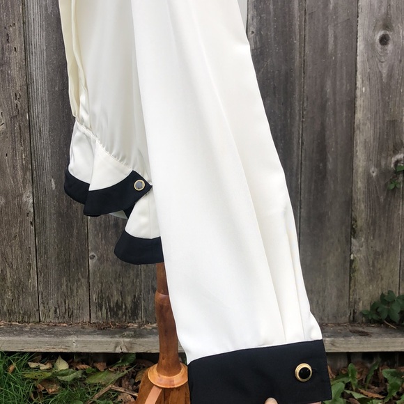 Vintage Pleated Josephine Blouse with Gold-rimmed Shiny Black Buttons!! Size 24W - Picture 6 of 11